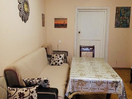 3 otaqlı köhnə tikili - 28 May m. - 65 m²