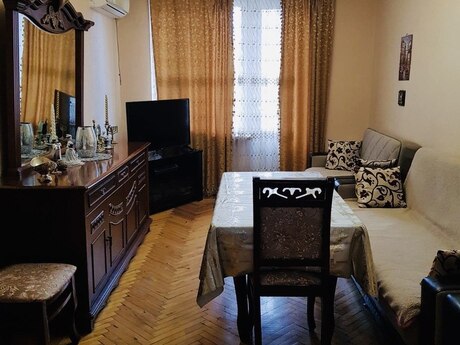 3 otaqlı köhnə tikili - 28 May m. - 65 m²