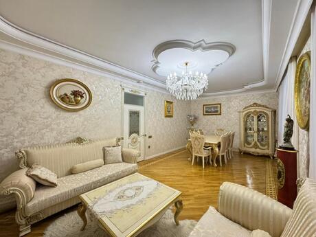 9 otaqlı həyət evi/bağ evi - Elmlər Akademiyası m. - 400 m²