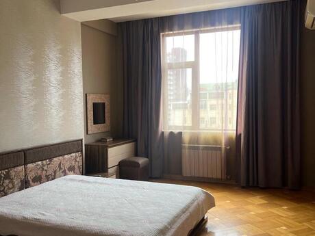 3 otaqlı yeni tikili - 28 May m. - 120 m²