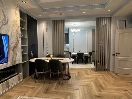 4 otaqlı yeni tikili - Ağ şəhər q. - 132 m²