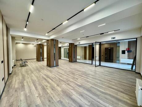 Obyekt - 8 Noyabr m. - 880 m²