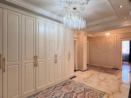 4 otaqlı yeni tikili - 8 Noyabr m. - 185 m²
