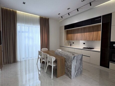 4 otaqlı həyət evi/bağ evi - Mərdəkan q. - 300 m²