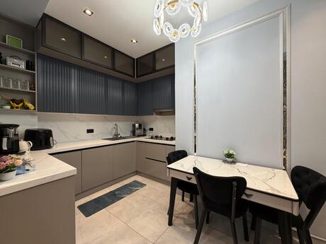 4 otaqlı yeni tikili - Ağ şəhər q. - 132 m²