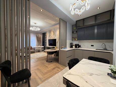 4 otaqlı yeni tikili - Ağ şəhər q. - 132 m²