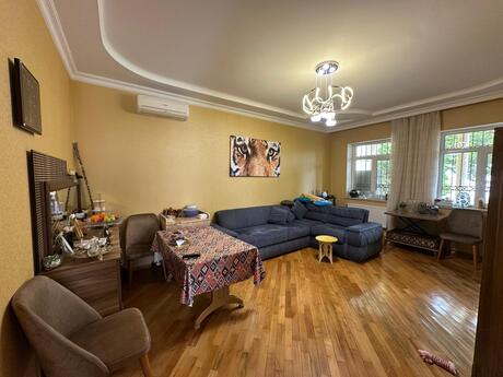 5 otaqlı həyət evi/bağ evi - Mərdəkan q. - 200 m²