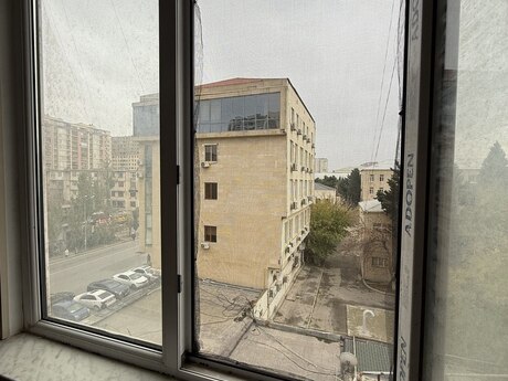 2 otaqlı köhnə tikili - Azadlıq Prospekti m. - 45 m²