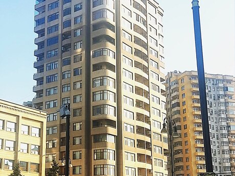 4 otaqlı yeni tikili - Elmlər Akademiyası m. - 197 m²
