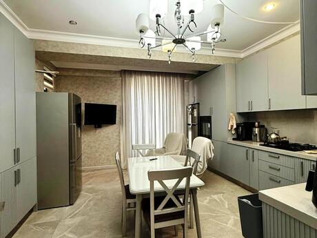 4 otaqlı yeni tikili - Şah İsmayıl Xətai m. - 145 m²