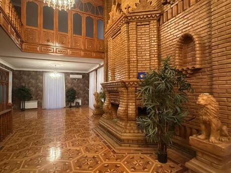 8 otaqlı həyət evi/bağ evi - Badamdar q. - 700 m²