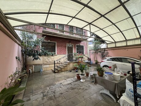 5 otaqlı həyət evi/bağ evi - Avtovağzal m. - 220 m²