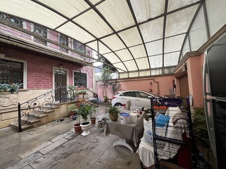 5 otaqlı həyət evi/bağ evi - Avtovağzal m. - 220 m²