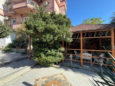 8 otaqlı həyət evi/bağ evi - Badamdar q. - 400 m²