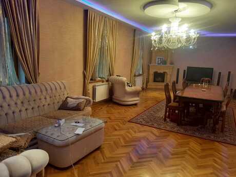 8 otaqlı həyət evi/bağ evi - Nəsimi m. - 250 m²