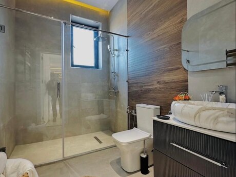 4 otaqlı həyət evi/bağ evi - Mərdəkan q. - 200 m²