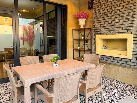 4 otaqlı həyət evi/bağ evi - Mərdəkan q. - 180 m²