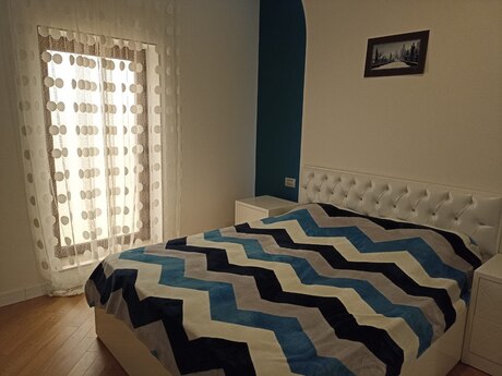 5 otaqlı həyət evi/bağ evi - Mərdəkan q. - 200 m²