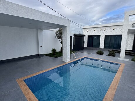 4 otaqlı həyət evi/bağ evi - Şüvəlan q. - 160 m²