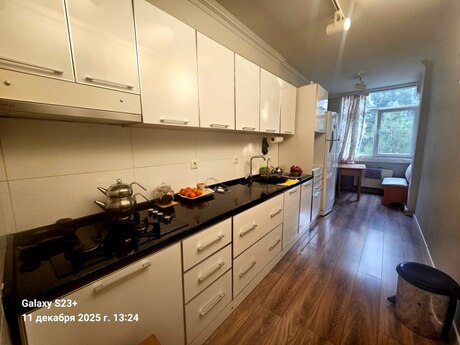 3 otaqlı köhnə tikili - Şah İsmayıl Xətai m. - 95 m²