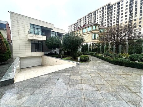 6 otaqlı həyət evi/bağ evi - Gənclik m. - 650 m²
