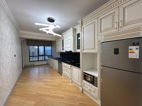4-комн. новостройка - Насиминский р. - 205 м²