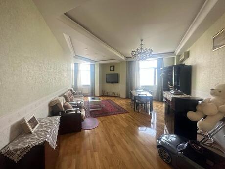 Kirayə 4 otaqlı mənzil, 200 m², Nərimanov: 1 800 ₼/ay 4