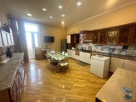 Kirayə 4 otaqlı mənzil, 200 m², Nərimanov: 1 800 ₼/ay 5