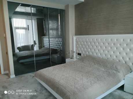 4 otaqlı yeni tikili - 8 Noyabr m. - 178 m²