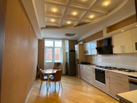 Объявление №5733475 - Баку, м. Гянджлик, 3-комн., 142 м², 12/18 этаж