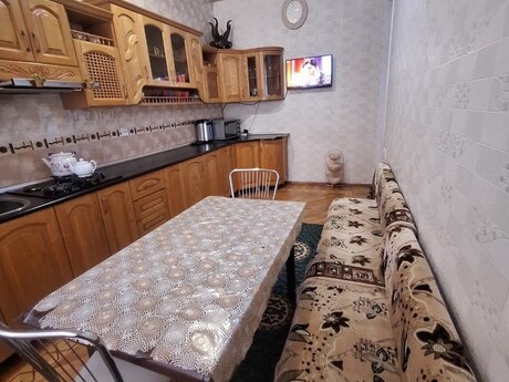 6 otaqlı həyət evi/bağ evi - Nəriman Nərimanov m. - 200 m²