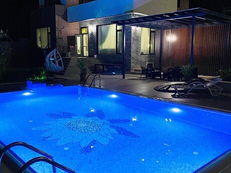 6 otaqlı həyət evi/bağ evi - Mərdəkan q. - 400 m²