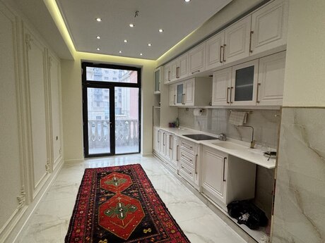 5 otaqlı yeni tikili - Ağ şəhər q. - 209 m²