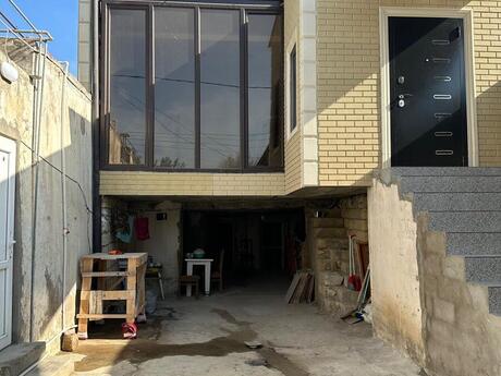4 otaqlı həyət evi/bağ evi - Azadlıq Prospekti m. - 130 m²