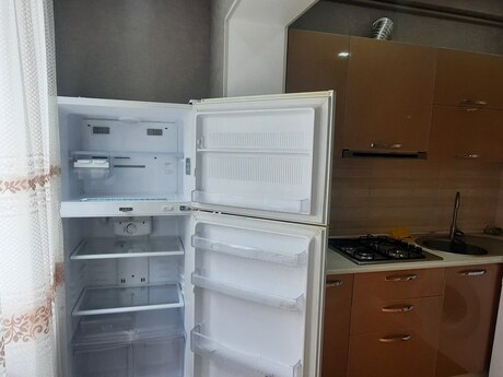2 otaqlı köhnə tikili - Azadlıq Prospekti m. - 65 m²
