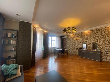 4-комнатная квартира, 195 м², Elmlər Akademiyası: 650 000 ₼ 3