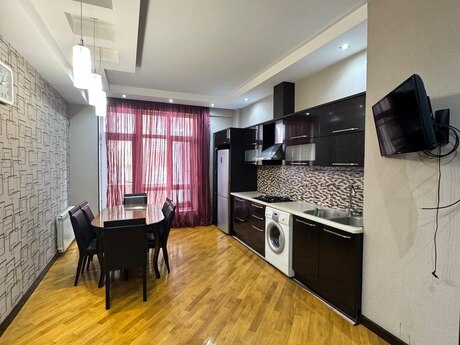 3 otaqlı yeni tikili - 8 Noyabr m. - 135 m²