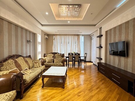 3 otaqlı yeni tikili - 8 Noyabr m. - 135 m²