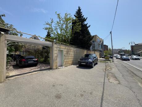 8 otaqlı həyət evi/bağ evi - Badamdar q. - 320 m²