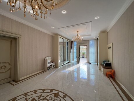 8 otaqlı həyət evi/bağ evi - Gənclik m. - 1000 m²