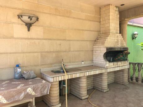 11 otaqlı həyət evi/bağ evi - Novxanı q. - 2000 m²