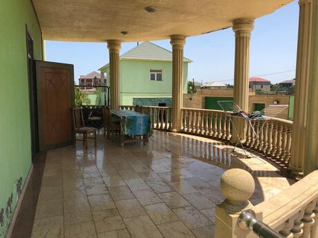 11 otaqlı həyət evi/bağ evi - Novxanı q. - 2000 m²