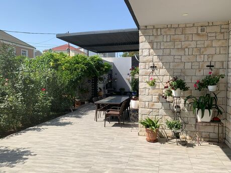6 otaqlı həyət evi/bağ evi - Badamdar q. - 300 m²