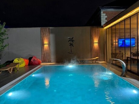 4 otaqlı həyət evi/bağ evi - Buzovna q. - 300 m²