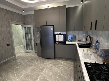4 otaqlı həyət evi/bağ evi - Buzovna q. - 300 m²