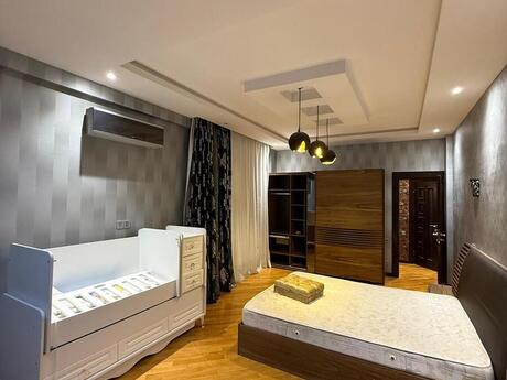 3-комн. новостройка - м. 8 ноября - 135 м²