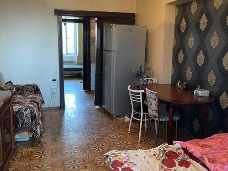 2 otaqlı köhnə tikili - Elmlər Akademiyası m. - 65 m²