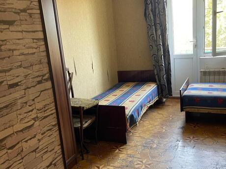 2 otaqlı köhnə tikili - Elmlər Akademiyası m. - 65 m²
