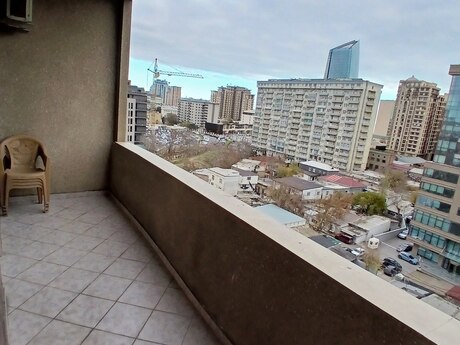 3 otaqlı yeni tikili - 28 May m. - 140 m²