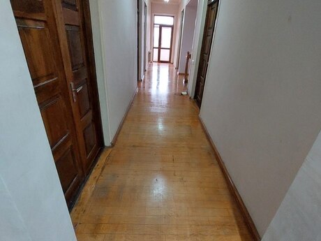 10 otaqlı həyət evi/bağ evi - Qax - 600 m²
